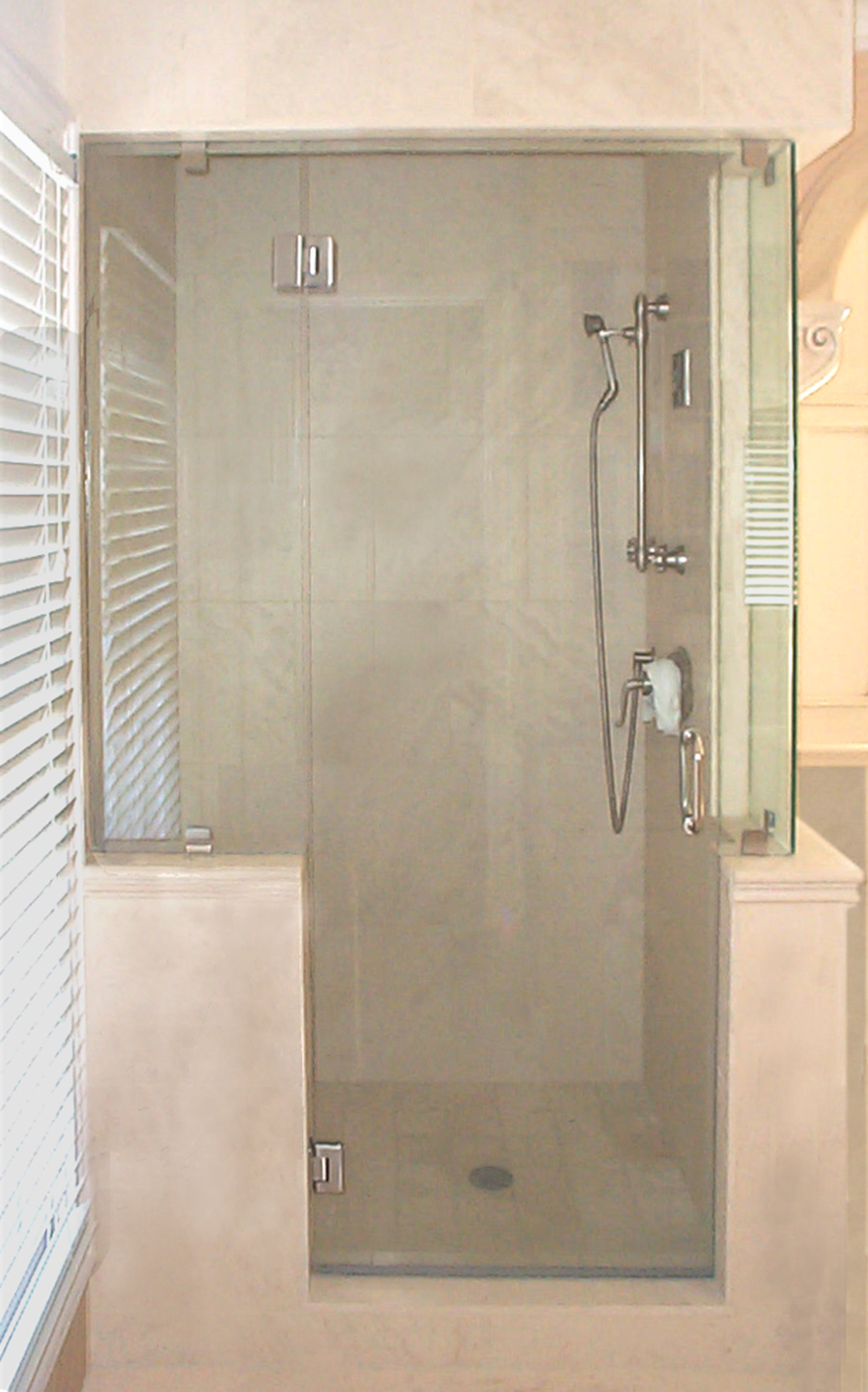 15 Frameless inline panel short return